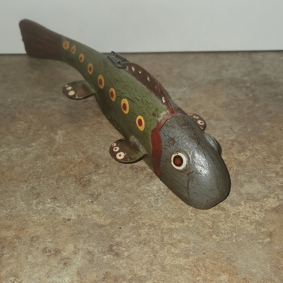 Vintage Handcrafted Folkart Wooden Fish Signed DP - Picture 3 of 10